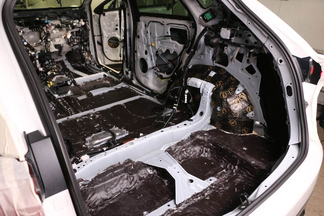 Шумоизоляция багажника автомобиля Lexus NX200